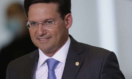 Auxílio Brasil deve ser de R$ 300 por mês e beneficiar 17 milhões de pessoas, confirma ministro