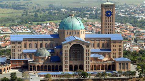 Aparecida recebe 70 mil fiéis no Dia de Nossa Senhora