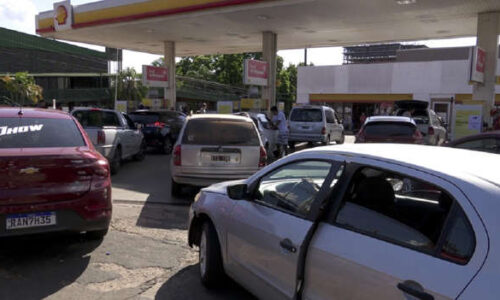 Brasileiros cruzam fronteira para abastecer na Argentina com gasolina a R$ 3,10