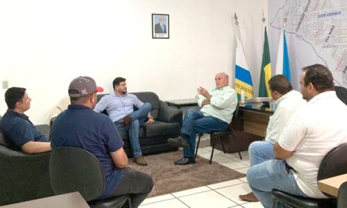 PREFEITO JUVENAL RECEBE A VISITA DE ASSESSORES DO DEPUTADO FEDERAL BETO PEREIRA