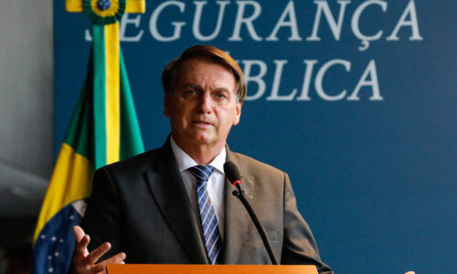 Bolsonaro defende absolvição de militares que matarem em serviço