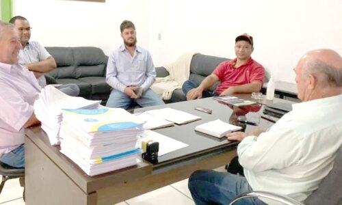Prefeito recebe visita de cortesia do Sr. Jorge Sereguett
