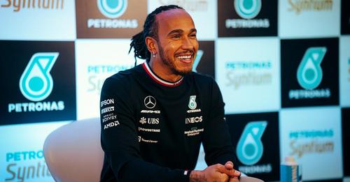 LEWIS HAMILTON REVELA QUE QUER PASSAR MAIS TEMPO NO BRASIL: ”COMO SE FOSSE O MEU LAR”