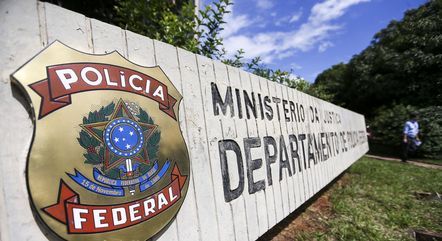 PF faz buscas em casa de suspeito de defender ideais nazistas