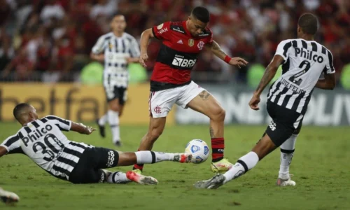 Gabigol perde pênalti e Flamengo se despede do Maracanã com derrota para o Santos