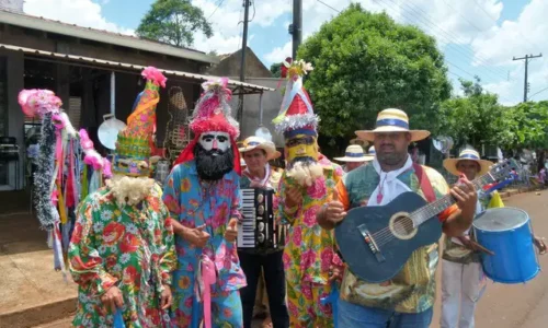 Depois de 2 anos, Folia de Reis volta para as ruas do interior de MS