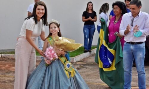 Eleita Miss Brasil Infantil, Isabella é recebida com carreata e homenagens em Costa Rica