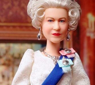 Rainha Elizabeth II ganha Barbie em homenagem ao seu Jubileu de Platina