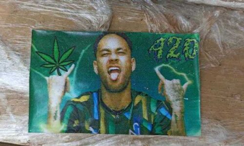 Polícia apreende 800 kg de maconha em pacotes com foto de Neymar no Paraguai