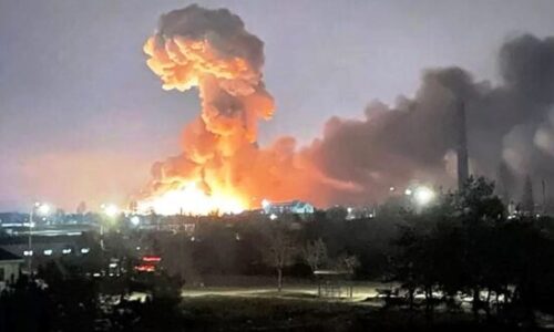 Foguetes russos destroem prédio residencial em Chasiv Yar com ao menos 10 mortos