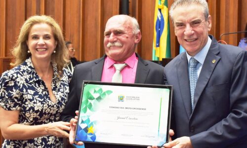 PREFEITO JUVENAL E PRIMEIRA-DAMA ELENIR SÃO HOMENAGEADOS NA ALEMS