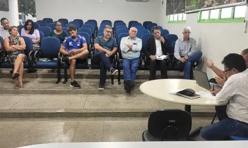 EXECUTIVO DISCUTE A REPOSIÇÃO SALARIAL DOS PROFESSORES MUNICIPAIS