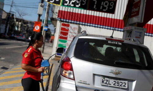 Combustíveis disparam na bomba, e gasolina fica mais vantajosa que etanol em todo o país