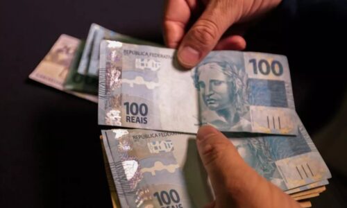 Salário mínimo passa a ser R$ 1.320 em 2023