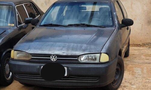 Homem que fingia ser policial e oficial de justiça para roubar carro é preso