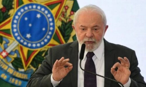 Lula ignora crise e participa de banquete com xeique nos Emirados Árabes