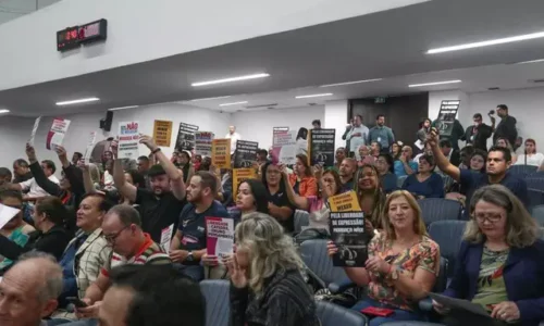 Professores de MS lotam Assembleia para defender liberdade de ensinar