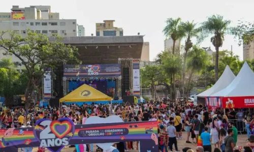 Parada da Diversidade reúne 3 mil pessoas na Praça do Rádio
