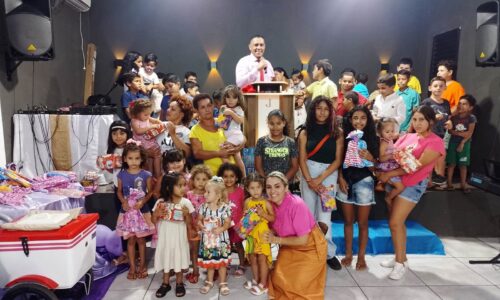 PROJETO ESPERANÇA CASA DO OLEIRO COMEMORA DIA DAS CRIANÇAS COM DISTRIBUIÇÃO DE BRINQUEDOS E DOCES