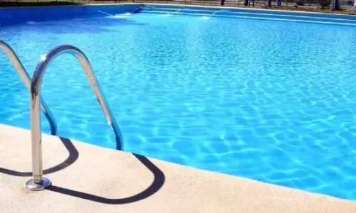 Bebê de 2 anos morre afogado em piscina de salão de festas em Campo Grande