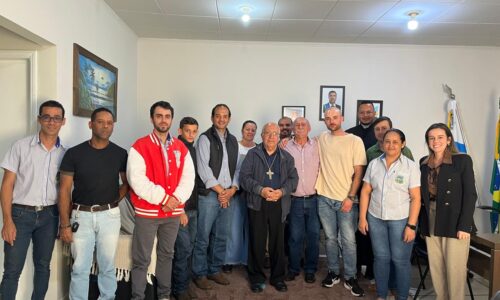 Bispo emérito Dom Antonino visita o Gabinete do Prefeito