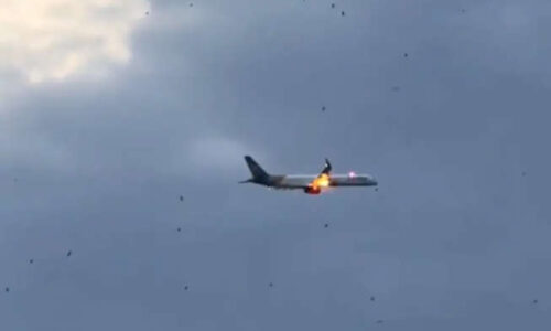 Boeing pega fogo em pleno voo e passageiros enviam mensagens de despedida