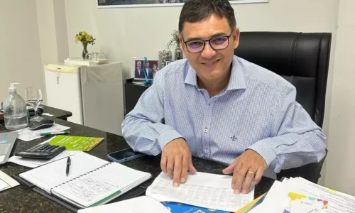 Prefeito é alvo de investigação após criar cargos comissionados e aumentar salário de secretários