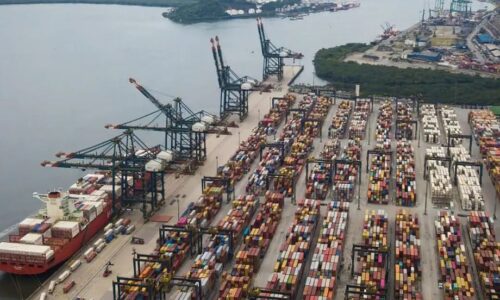 Tarifaço de Trump sobre parte de exportações brasileiras entra em vigor hoje
